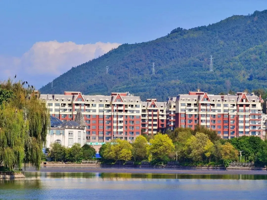 腾冲度假风住宅山语湖带来深度度假体验