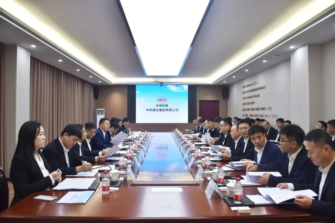 梅洪亮组织召开部署落实会调研结束后,梅洪亮组织召开部署落实会,他