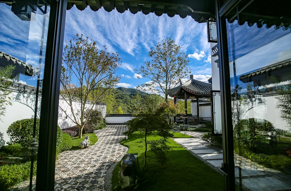 腾冲山脚下的康养旅居小镇景业高黎贡小镇