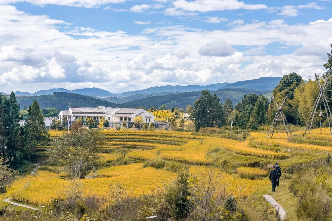 腾冲温泉甲天下——玛御谷温泉小镇,温泉达到饮用矿泉水的级别